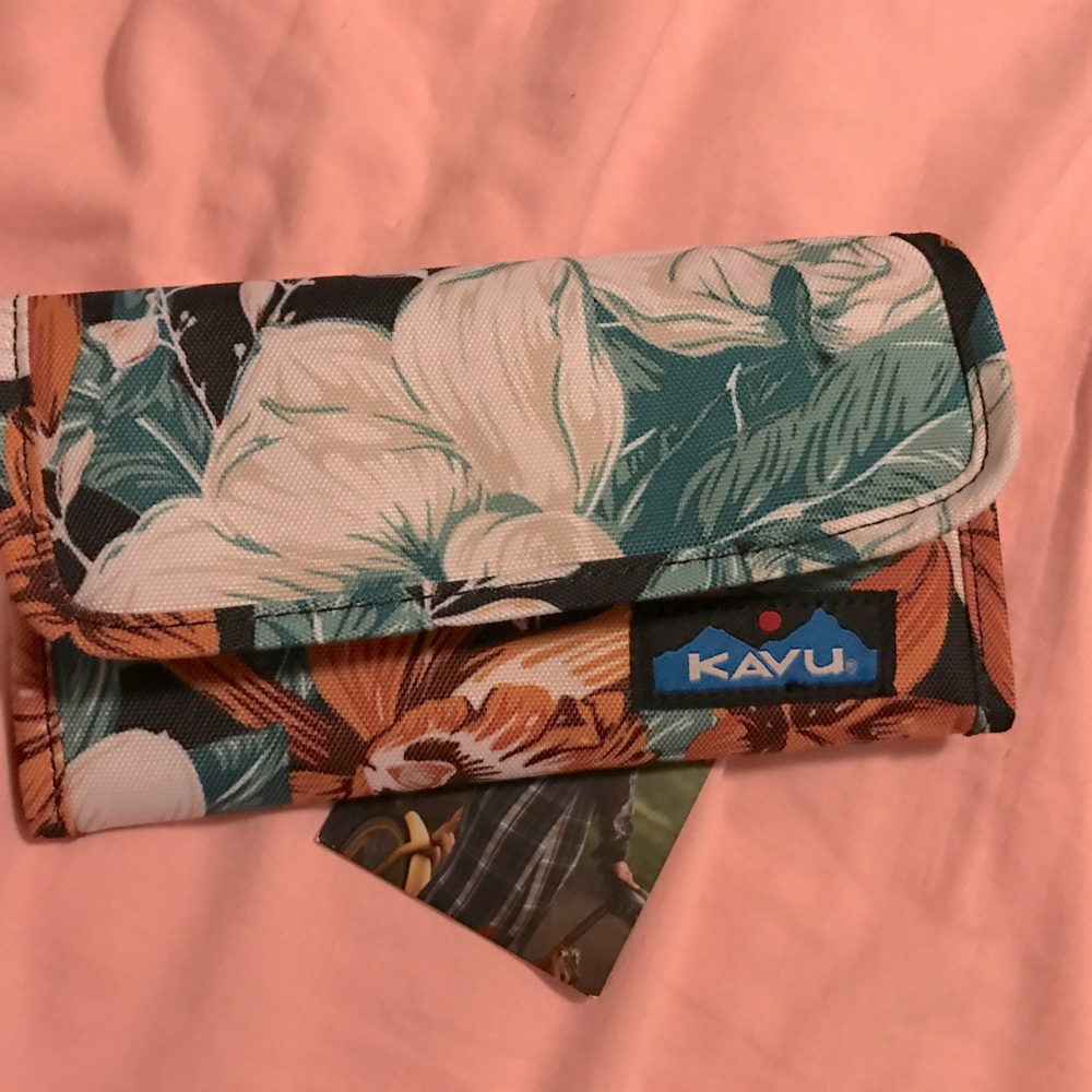 Kavu floral long wallet new with tags